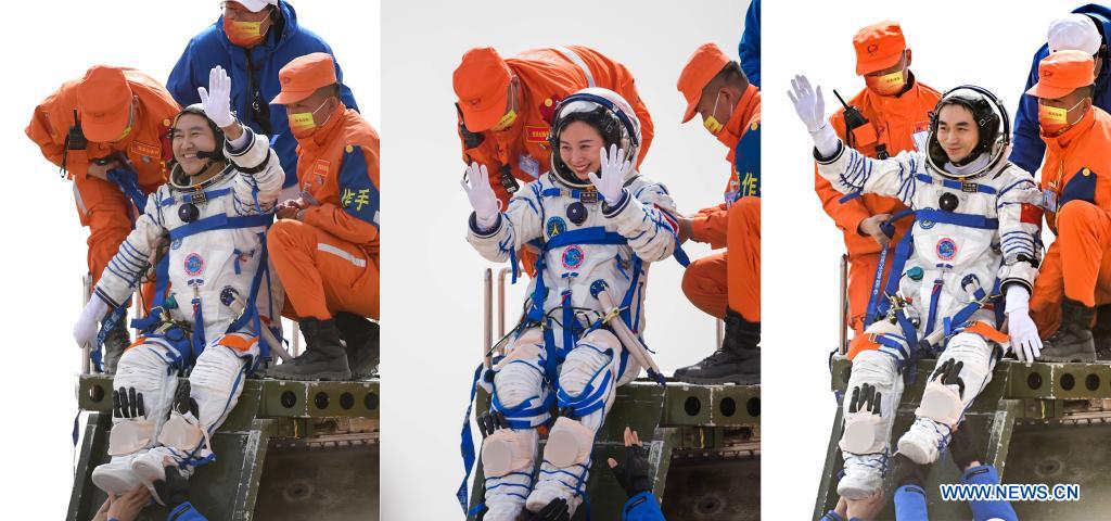 Les taïkonautes de Shenzhou-13 sortent de la capsule de retour