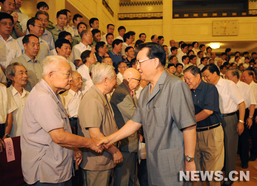 Li Changchun,membre du Comité permanent du Bureau politique du Comité central du Parti communiste chinois (PCC), a demandé aux éditeurs du pays d'intensifier leurs efforts pour promouvoir la culture chinoise dans le monde entier.