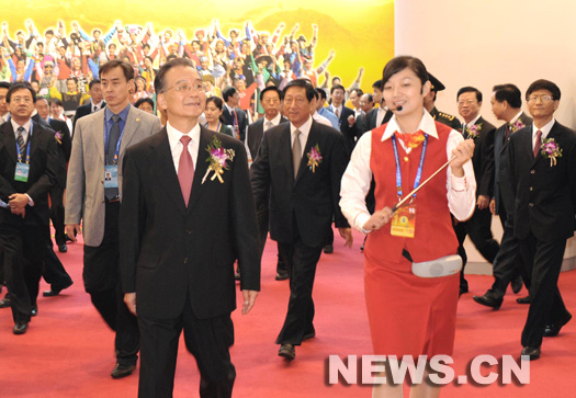 L'exposition retraçant les achèvements chinois réalisés ces 60 dernières années a vu hier défiler des hôtes de marques, avec la présence de Hu Jintao et d'autres dirigeants chinois. L'exposition retraçant les achèvements chinois réalisés ces 60 dernières années a vu hier défiler des hôtes de marques, avec la présence de Hu Jintao et d'autres dirigeants chinois.