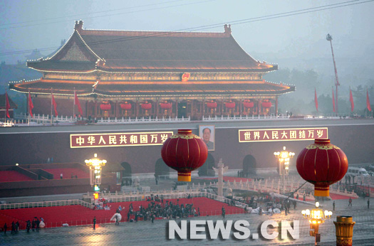 Quelque 200 000 soldats et civils se sont assembl&eacute;s jeudi sur la place Tian'anmen et le long de l'avenue Chang'an, pour f&ecirc;ter le 60e anniversaire de la R&eacute;publique populaire de Chine (RPC).