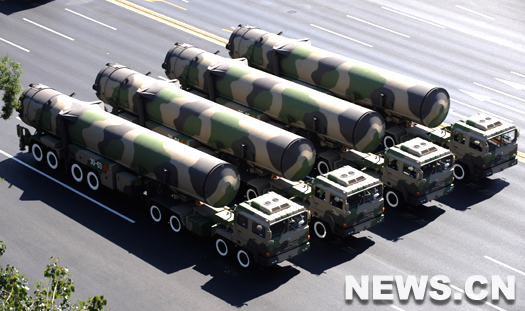 Le d&eacute;fil&eacute; militaire de la F&ecirc;te nationale de jeudi a atteint son point culminant avec l'arriv&eacute;e des missiles intercontinentaux capables d'emporter une charge nucl&eacute;aire.