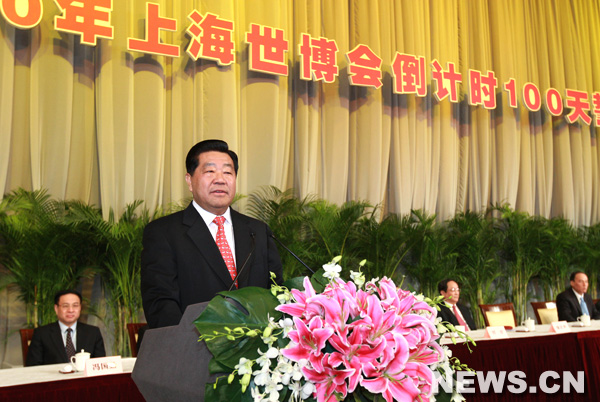 Jia Qinglin, le plus haut conseiller politique chinois, a appel&eacute; jeudi &agrave; Shanghai les organisateurs de l'Exposition universelle 2010 &agrave; faire tout leur possible pour organiser une Exposition universelle r&eacute;ussie, brillante et m&eacute;morable