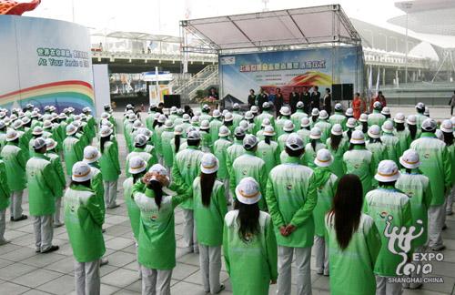 La c&eacute;r&eacute;monie d'inauguration de la sculpture