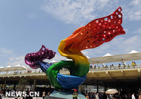 &laquo; Flying Dream &raquo;, une statue d&eacute;di&eacute;e aux b&eacute;n&eacute;voles de l'Exposition universelle 2010