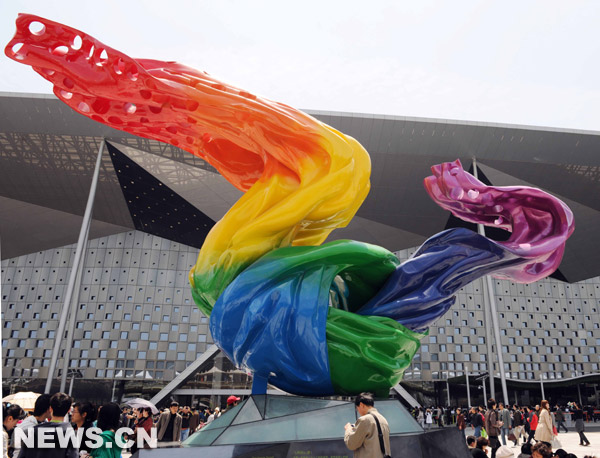 &laquo; Flying Dream &raquo;, une statue d&eacute;di&eacute;e aux b&eacute;n&eacute;voles de l'Exposition universelle 2010