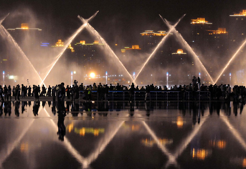 Les beaux paysages nocturnes au parc de l'Exposition universelle de Shanghai 