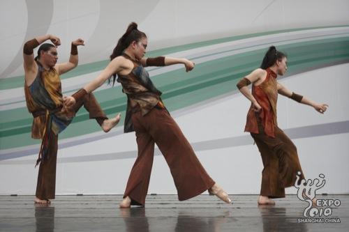 Troupe de danse aborig&egrave;ne de l'Ontario &laquo; Red Sky &raquo;