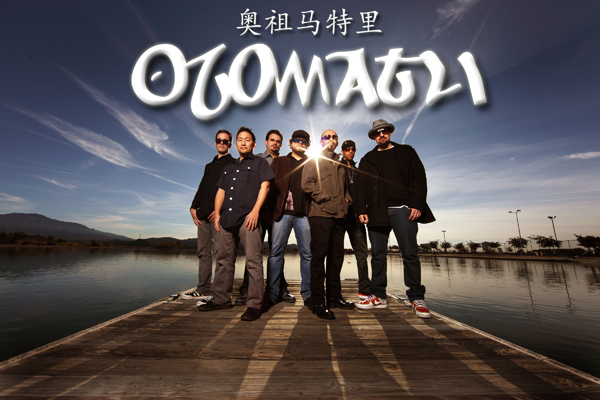 Le groupe am&eacute;ricain Ozomatli, trois fois laur&eacute;at des Grammy Awards, s'est produit sur la place des Expositions dans la soir&eacute;e du 21 mai.