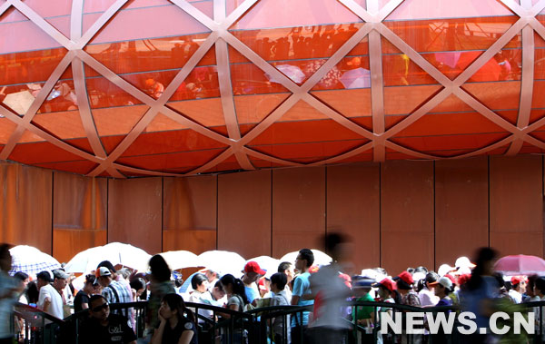 Huit millions de personnes ont visit&eacute; l'Exposition universelle de Shanghai depuis son ouverture le 1er mai, a-t-on appris lundi des statistiques officielles de l'exposition.