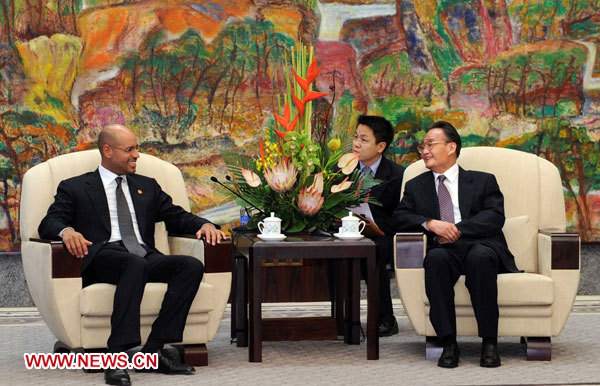 Le pr&eacute;sident du Comit&eacute; permanent de l'Assembl&eacute;e populaire nationale (APN, parlement chinois), Wu Bangguo, a rencontr&eacute;, vendredi &agrave; Shanghai, le pr&eacute;sident de la Fondation internationale Kadhafi de charit&eacute; et de d&eacute;veloppement, Seif el Islam Kadhafi.