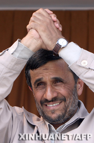 Le pr&eacute;sident iranien Mahmoud  Ahmadinejad a affirm&eacute; mercredi que son pays avait lanc&eacute; avec  succ&egrave;s un missile perfectionn&eacute; sol-sol dont le rayon d'action est  d'environ 2.000 kilom&egrave;tres, a rapport&eacute; l'agence de presse  officielle IRNA.  