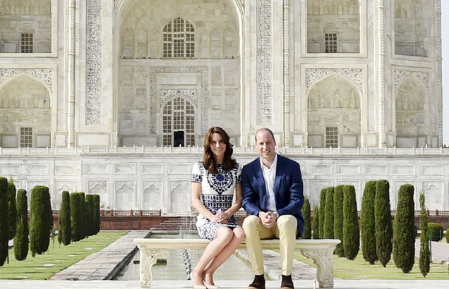 Le couple royal britannique en visite au Taj Mahal