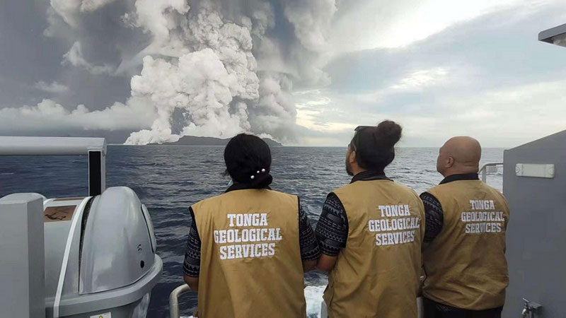 La distance et les cendres volcaniques retardent l'aide aux Tonga (ONU)