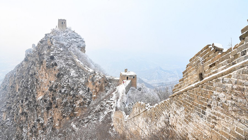 Chine : grande muraille enneigée à Beijing