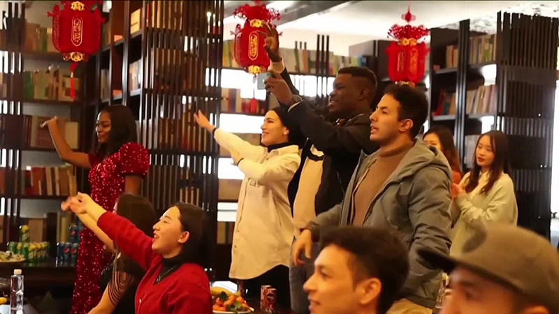 Des étudiant internationaux célèbrent le Nouvel An chinois au Ningxia