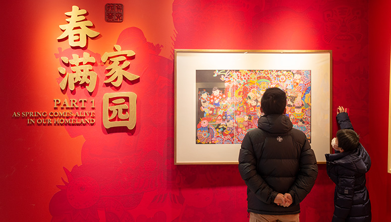 Chine : exposition de peintures de célébrations de la fête du Printemps à Beijing