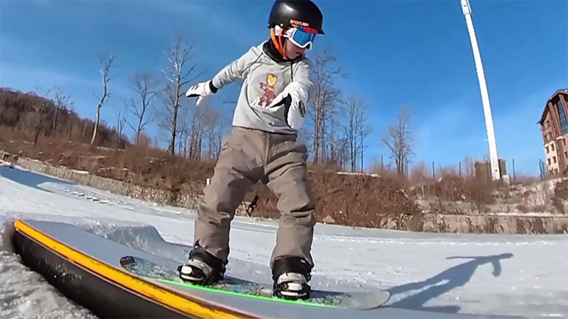 Rêve d'un snowboardeur chinois de 9 ans