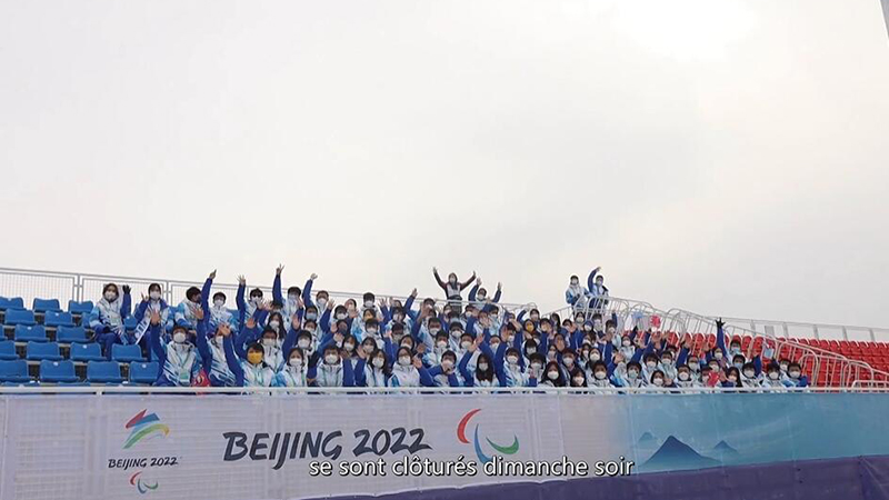 Des bénévoles terminent leur service aux Jeux paralympiques d'hiver de Beijing 2022