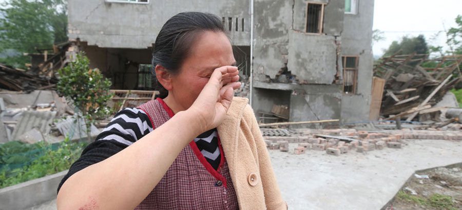 Séisme de Lushan : les visages de la tragédie, entre larmes et douleur