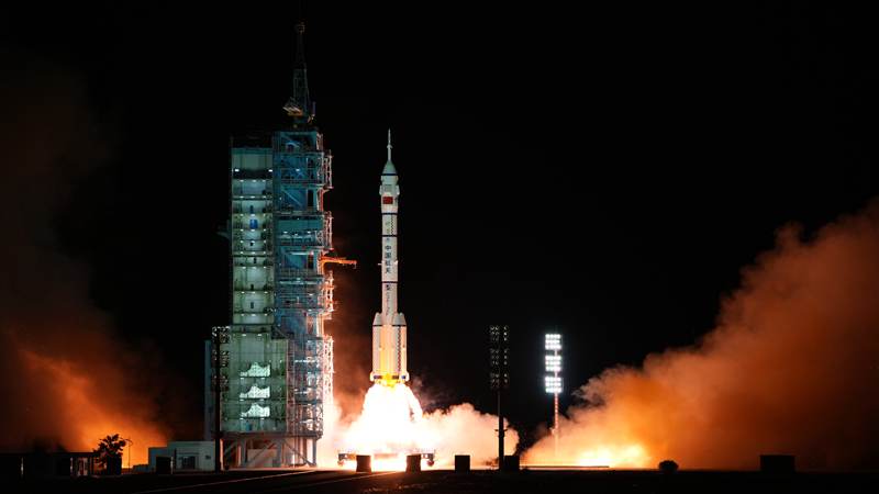 La Chine lance sa plus longue mission habitée pour la construction de la station spatiale