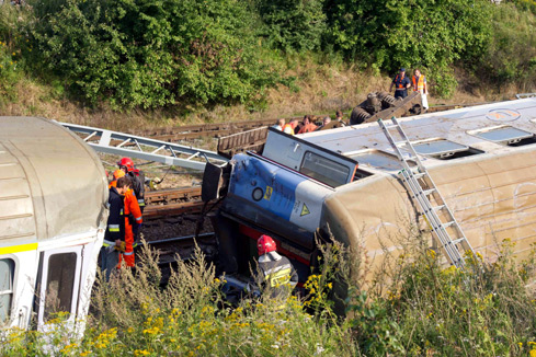 Pologne: le d&eacute;raillement d'un train fait 4 morts et 30 bless&eacute;s