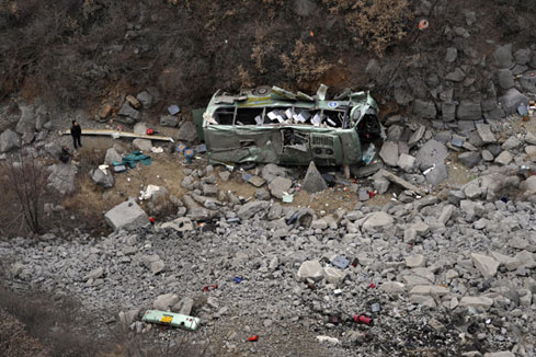 Un bus touristique plonge dans un ravin dans le nord de la Chine : quinze morts confirm&eacute;s