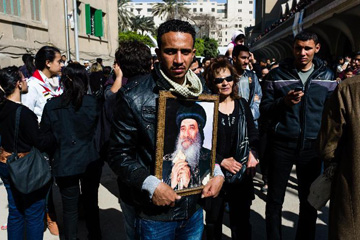 Des chrétiens coptes d'Egypte en deuil après le décès du patriarche Chenouda III