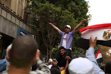 Les Egyptiens retournent à la place Tahrir contre les militaires au pouvoir