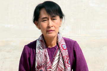 Myanmar : Aung San Suu Kyi siège au Parlement pour la première fois