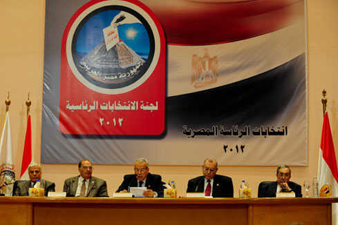 Egypte: Morsi et Chafik au second tour de la pr&eacute;sidentielle