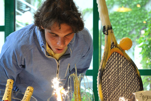 Tennis : Nadal f&ecirc;te son 26e anniversaire &agrave; Roland-Garros