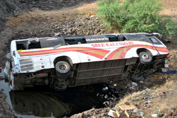 Trente-deux morts dans un accident de la route en Inde