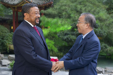 Un conseiller d'Etat chinois rencontre le pr&eacute;sident de la Commission de l'Union africaine