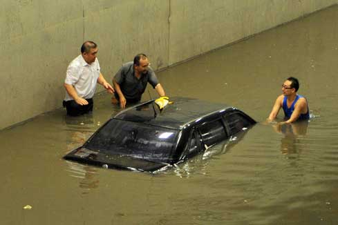 Le bilan des victimes des pluies torrentielles s'alourdit &agrave; 37 &agrave; Beijing