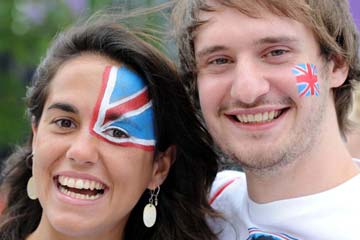 JO-2012: des visages souriants de spectateurs