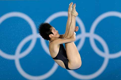 JO-2012: Chen Ruolin remporte la médaille d'or en plongeon individuel à 10 mètres