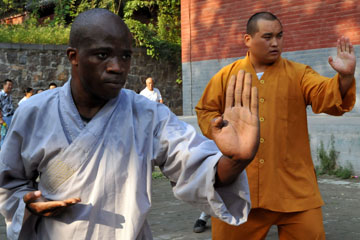 Chine : apprentis africains de Kungfu &agrave; Shaolin
