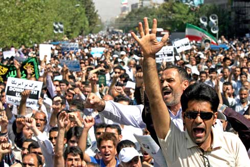 Des manifestants iraniens protestent contre le film anti-Islam