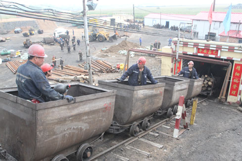 Dix-sept mineurs pris au pi&egrave;ge &agrave; la suite de deux accidents dans deux mines de charbon dans le nord-est de la Chine