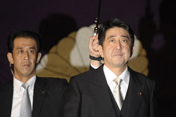 Japon: le leader du LDP rend visite au sanctuaire Yasukuni