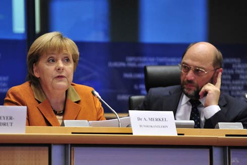 Merkel appelle &agrave; une feuille de route ambitieuse pour un renouvellement de l'UEM