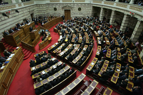 Le parlement grec adopte le projet de budget 2013