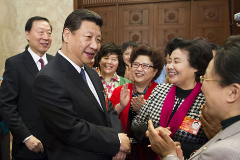 Des dirigeants et l&eacute;gislateurs chinois discutent du rapport d'activit&eacute; du gouvernement