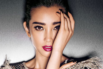 L'actrice chinoise Li Bingbing pose pour un magazine