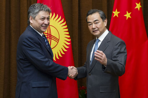 Le ministre chinois des Affaires &eacute;trang&egrave;res s'entretient avec son homologue kirghiz