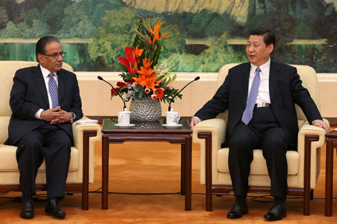 Xi Jinping rencontre le dirigeant du Parti communiste unifi&eacute; du N&eacute;pal (mao&iuml;ste)