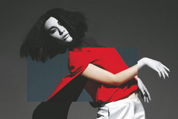 La chanteuse chinoise Shang Wenjie pose pour un magazine