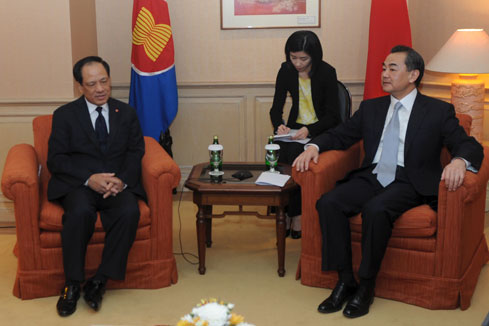 Le ministre chinois des AE rencontre le secr&eacute;taire g&eacute;n&eacute;ral de l'ASEAN
