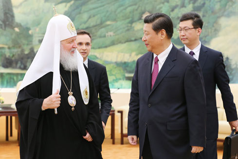 Le pr&eacute;sident chinois Xi Jinping rencontre le patriarche russe &agrave; Beijing