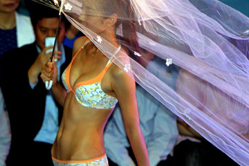 Un d&eacute;fil&eacute; de lingerie &agrave; Shanghai